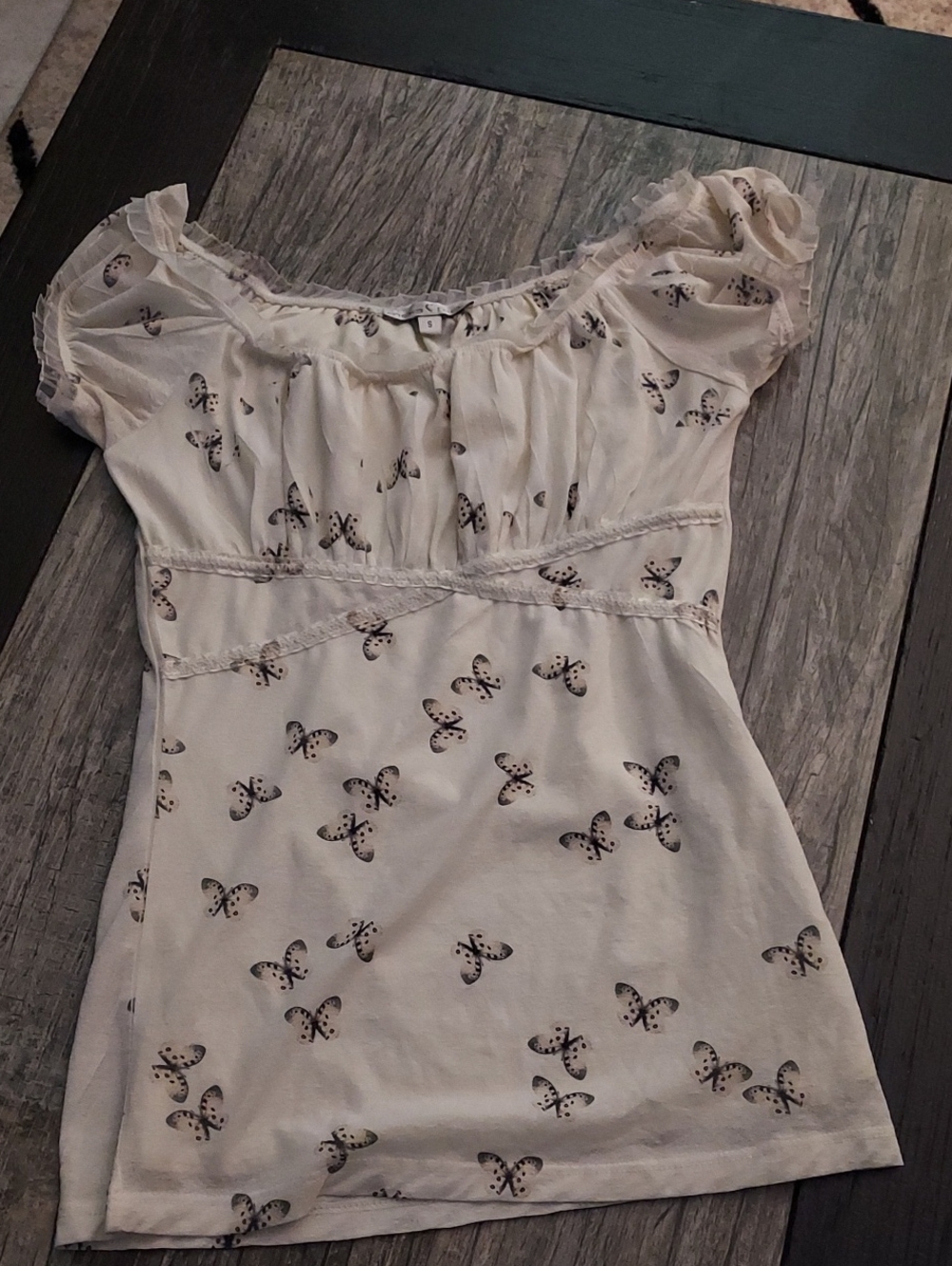 Moa Moa Brand Cream Butterfly Print Ruffle Top Size Small